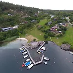Hovag I Lillesand, Naer Dyreparken Lillesand