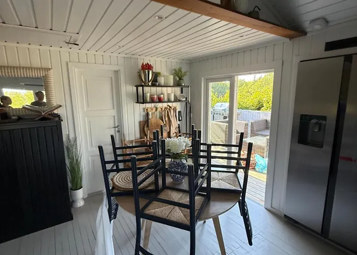 Hovag I Lillesand, Naer Dyreparken Lillesand